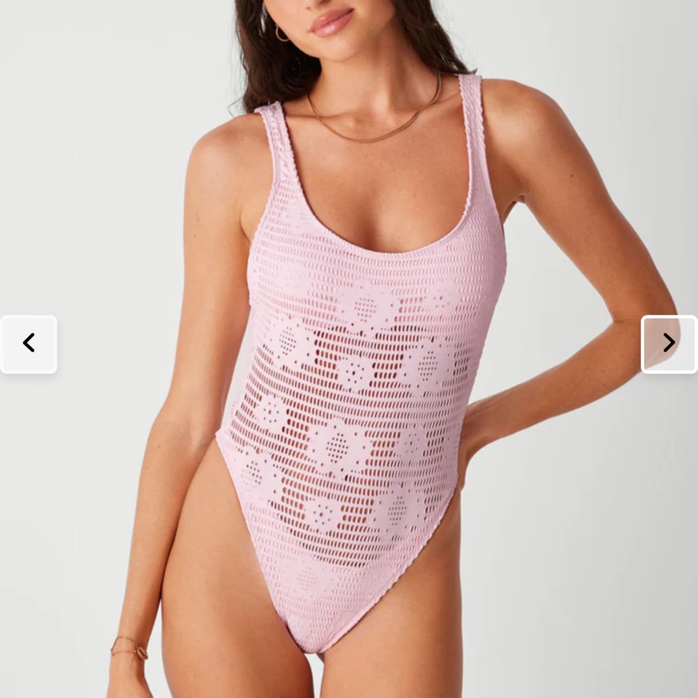Frankie’s bikinis Pamela Anderson collab pink dream. Size large.